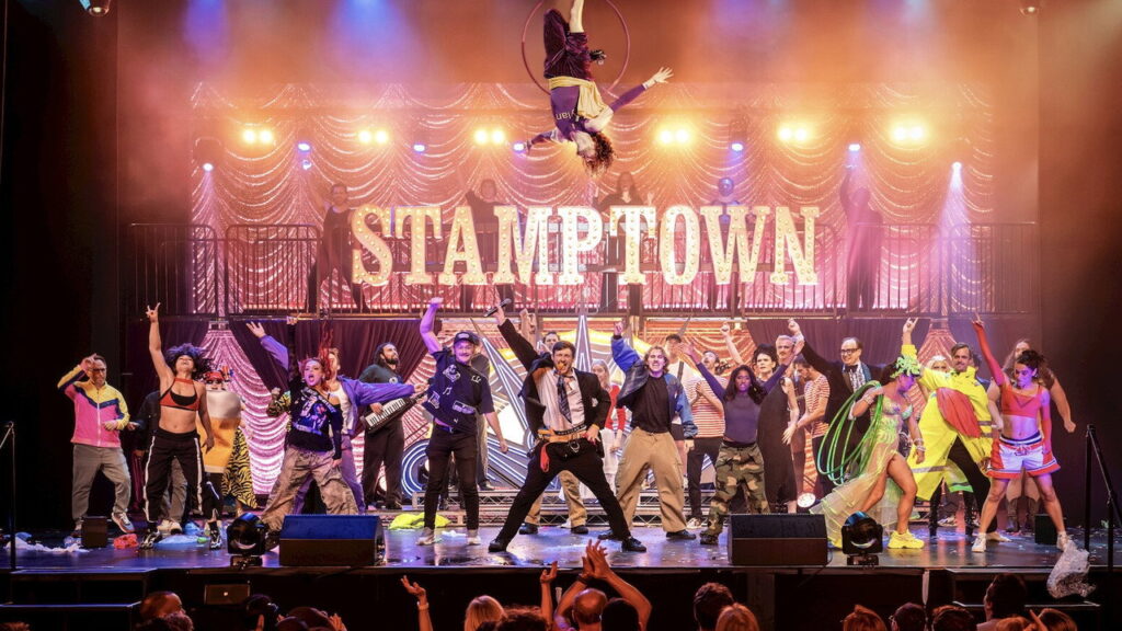 Scéna z filmu Stamptown