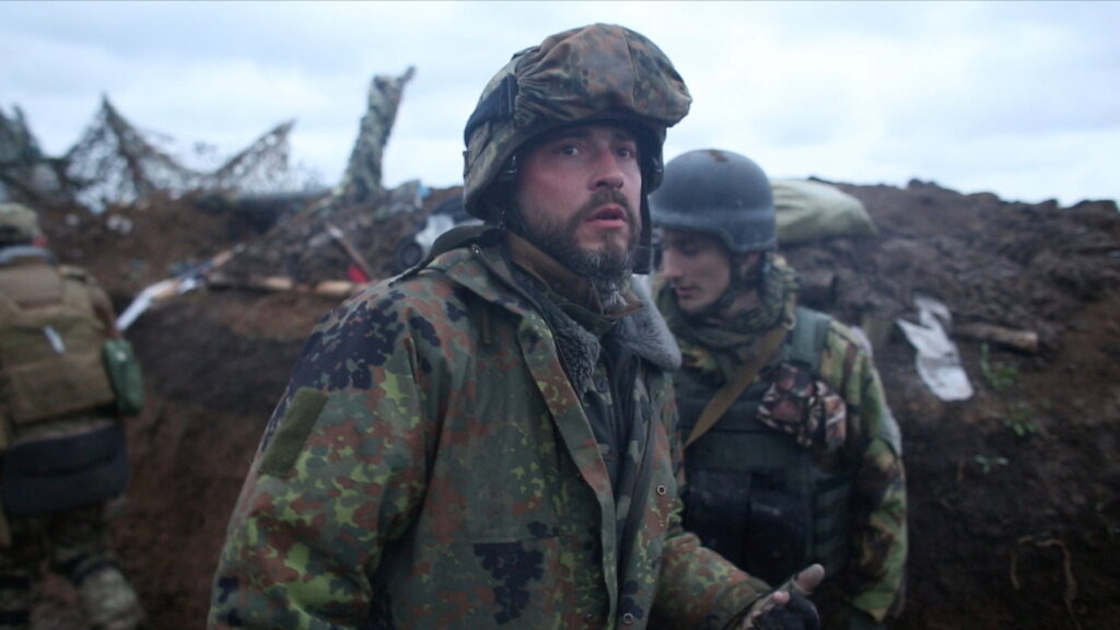 Propagačný záber z filmu Zomrieť a žiť