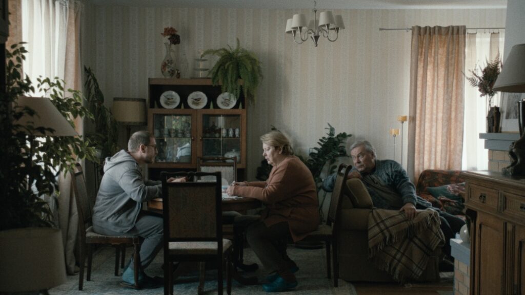Propagačný záber z filmu Rozvod v čase vojny